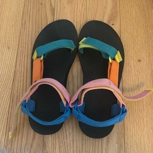 Brand new tevas